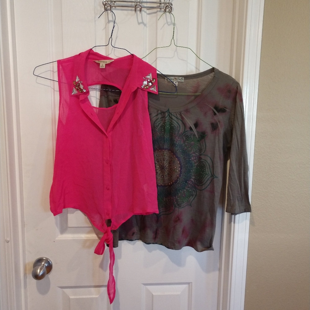 2 Medium Tops Decree Halter&Vintage Suzie Top